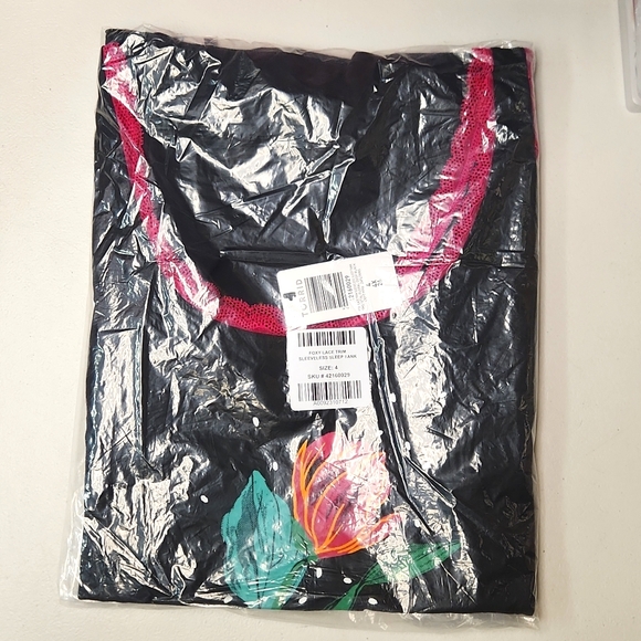 ❤️NWT VINTAGE TORRID SKELETON ROSE PRINT - FOXY LACE TRIM SLEEP TANK - PLUS SIZE - Picture 5 of 16